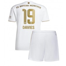 Bayern Munich Alphonso Davies #19 Bortedraktsett Barn 2022-23 Kortermet (+ korte bukser)